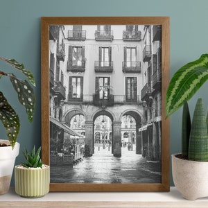 Póster imprimible en blanco y negro de Barcelona, arte de pared, Barrio Gótico, Barcelona, fotografía en blanco y negro, póster de España, Plaza Real