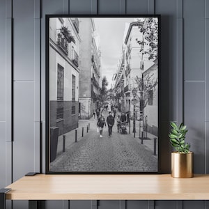 Póster imprimible en blanco y negro de la calle de Madrid, arte de pared, casco antiguo de Madrid, foto retro en blanco y negro, impresión vintage de la ciudad de Madrid