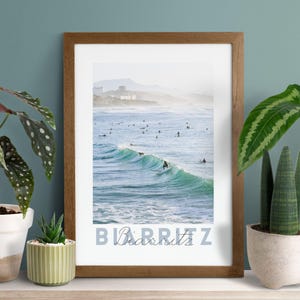 Póster de Biarritz / Arte mural imprimible, póster de surf, descarga digital, póster de viaje a Francia, impresión artística grande, foto de surfistas en la playa de Biarritz