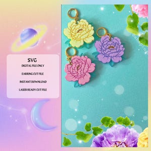 Puede incluir: Tres pendientes con charms de flores y aros dorados. Las flores son rosas, moradas y amarillas. Los pendientes son archivos digitales para cortar con láser.