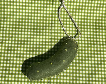 Adorno de pepinillo de fieltro: decoración hecha a mano