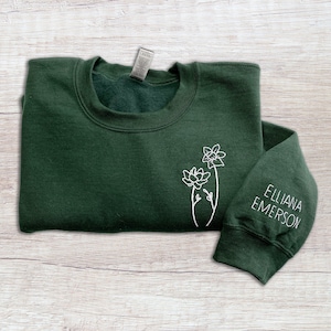 Sweat-shirt personnalisé avec fleurs pour le mois de naissance - cadeau brodé à la main pour maman, grand-mère, femme - cadeau de fête des mères - souvenir personnalisé