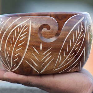 Cuenco de madera de palisandro para guardar hilo, hecho a mano, para tejer y hacer ganchillo. Cuenco para devanador de hilo y accesorios para ganchillo. Cuenco grande de madera para hilo.