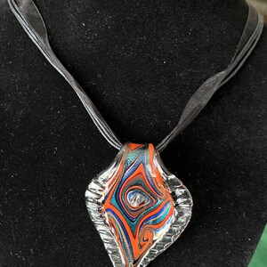 Glass pendant necklace