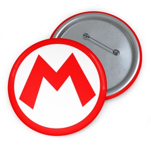 Mario Button, Gamer Pin, Rucksackdekoration, Mario Theme Anstecker, Pinback grün, Pin-Back Button, rotes M, Mario Bros Merch, Game Pin