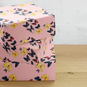 Farfalle rosa Fogli di carta da regalo per incartare i regali di compleanno baby shower matrimonio pensionamento cresima divertimento carino rosa giallo