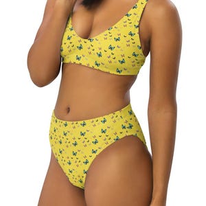 Gelb Schmetterling Bikini Set | Hoch taillierter zweiteiliger Badeanzug | Trendige Damen Bademode | Sommer-Strand-Outfit | Urlaubs Must-Have