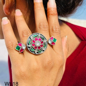 92,5 argent Rouge rubis Vert émeraude kundan jadau travail bague réglable Contemporain/argent oxydé/Sabyasachi Inspiré/Pièce de fusion