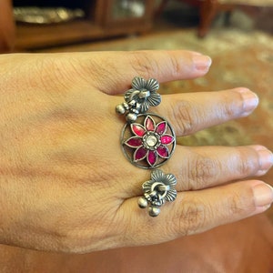 92,5 argent Ruby rouge kundan jadau travail bague réglable Contemporain/argent oxydé/Sabyasachi Inspiré/Pièce de fusion