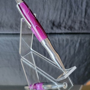HECHO A PEDIDO/ Pluma Virage hecha a mano personalizada presentada en Ultra Violet/