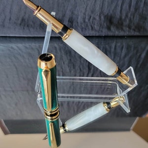 HECHO A PEDIDO/ Pluma estilográfica Baron hecha a mano personalizada perla blanca con tapa verde/