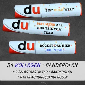 以下が含まれることがあります： 黒と赤の「du」という文字が入った4つのドイツのチョコレートバー。それぞれ異なるメッセージが書かれています。メッセージは「MACHST DEN UNTERSCHIED」、「BIST GOLD WERT」、「BIST MEHR ALS NUR TEIL VOM TEAM」、「ROCKST DAS HIER JEDEN TAG」です。