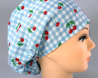 Gorro quirúrgico con estampado de cerezas y cuadros azules, estilo europeo ajustable, forro de satén opcional.