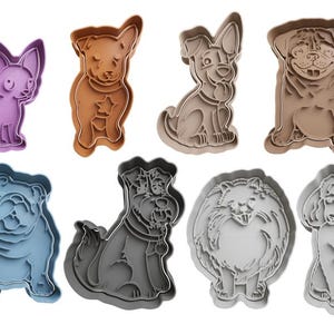Puede incluir: Conjunto de ocho cortadores de galletas con forma de perro. Los cortadores están hechos de plástico y son de varios colores, incluyendo morado, marrón, gris y azul.
