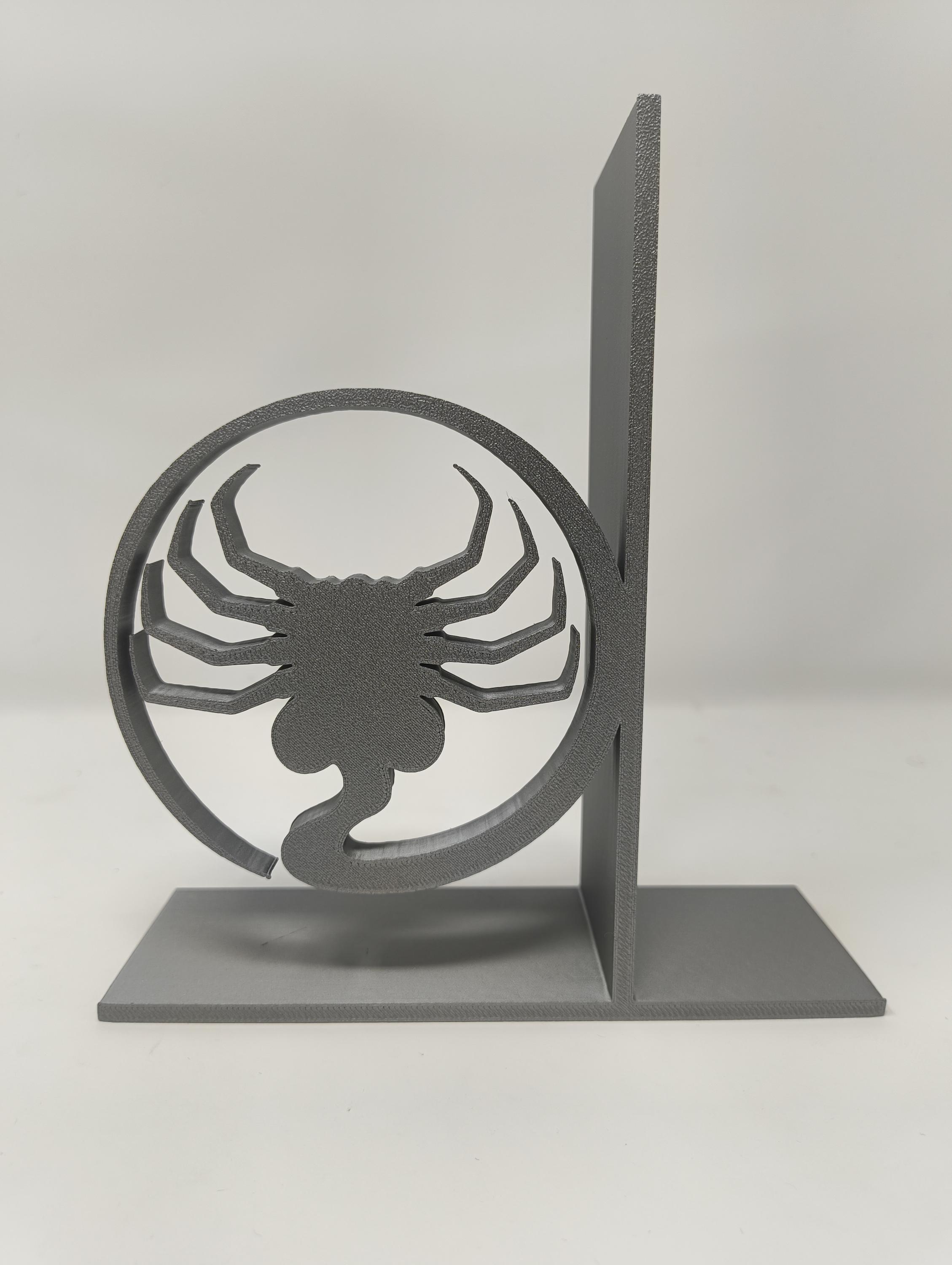 Alien / Xenomorph Inspired Bookends - 20cm High - Etsy