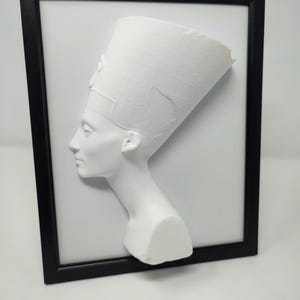 Framed Nefertiti sculpture, statue 10&#39;&#39;x8&#39;&#39;, 25cmx20cm