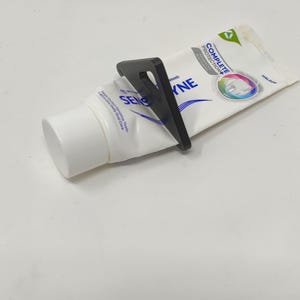 2 X Zahnpasta Squeezer Tube Creme Squeezer - viele Farben