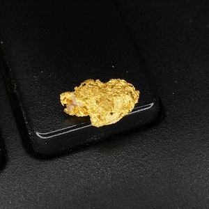 0.79 gr Natural Gold Nugget from Australia - Raw Gold Crystal Size: 9.2*5.7*2.6 mm   0.35&quot; inch