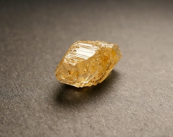 Cristal de zafiro grabado con doble terminación, zafiro amarillo de Sri Lanka, 9,41 quilates