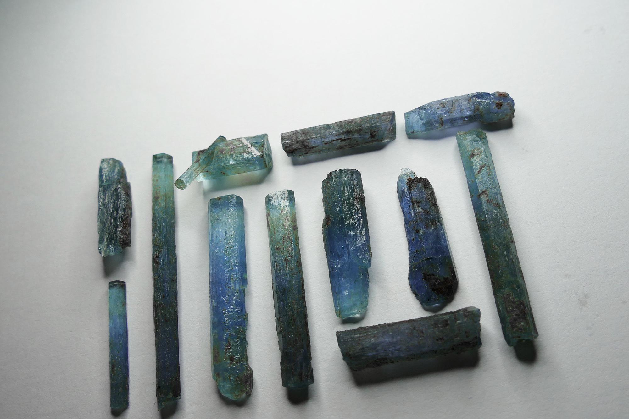 ベトナム産の上質なアクアマリン結晶、ディープブルー 61.7 - Etsy 日本