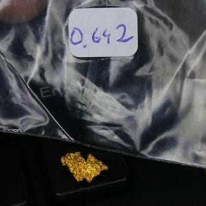 0.642gr Natural Gold Nugget from Australia - Raw Gold Crystal Size: 8.8x5.6x3.2 mm   0.34&quot; inch