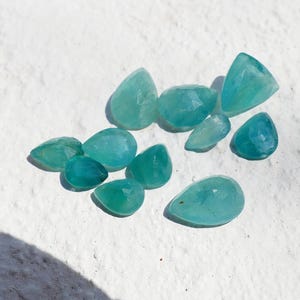 Pierres précieuses rares de grandidiérite Grandidiérite à facettes en vrac de Madagascar, choisissez vos pierres préférées