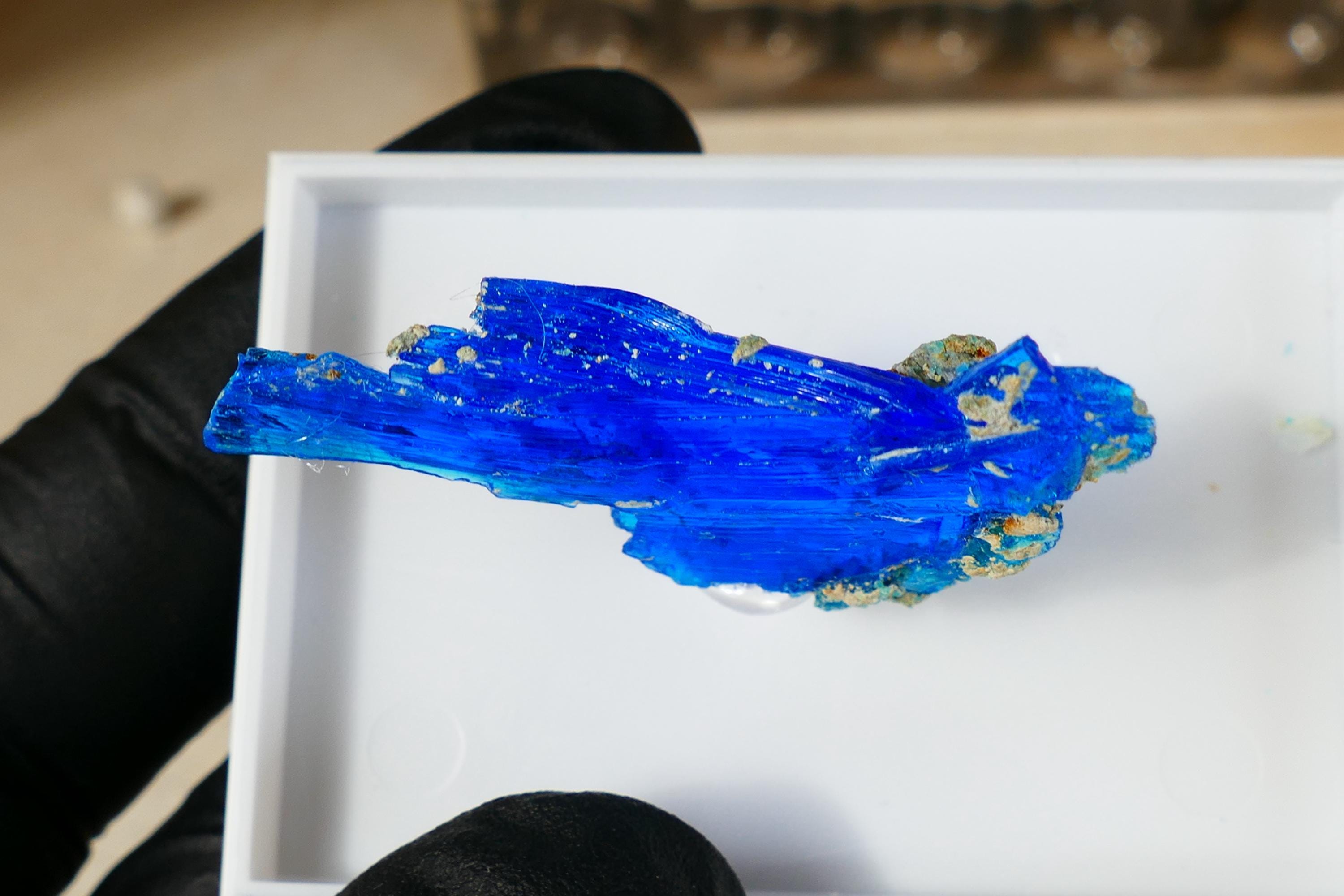 カルカンサイト 標本 スペイン産天然カルカンサイト鉱物標本 3.15 - Etsy 日本