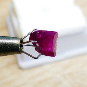 1.39 Red Beryl Crystal, Rare! Bixbite Mineral Specimen  size 5.9x5.5x4.4 mm // 0.23&quot; inch