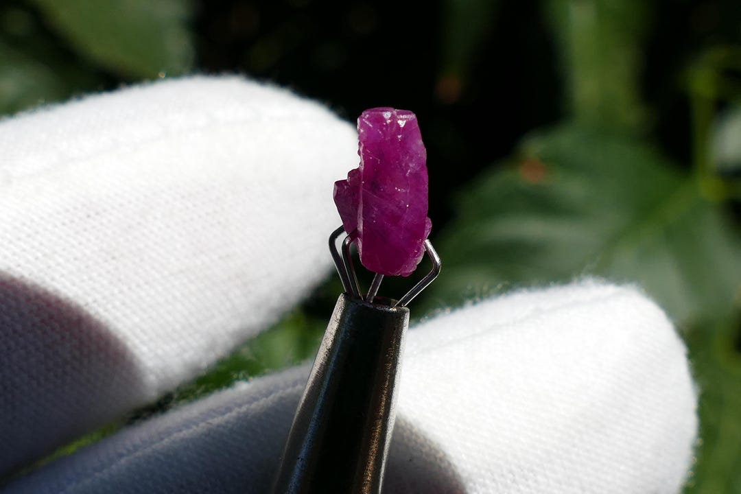 Genuine Ruby Crystal Natural Ruby Specimen - 1.665 Carats Size: 9x6x4 ...
