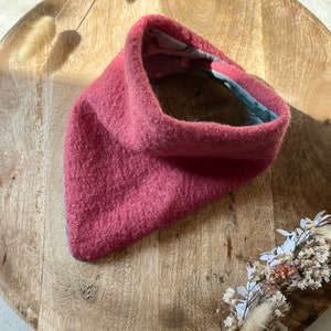 Wool walk scarf/triangular scarf