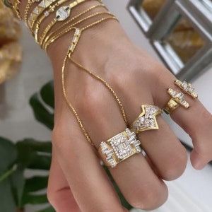 Baguette stone hand chain Gold shiny hand chain bracelet dainty hand chain thick chain finger Bracelet delicate hand chain bracelet