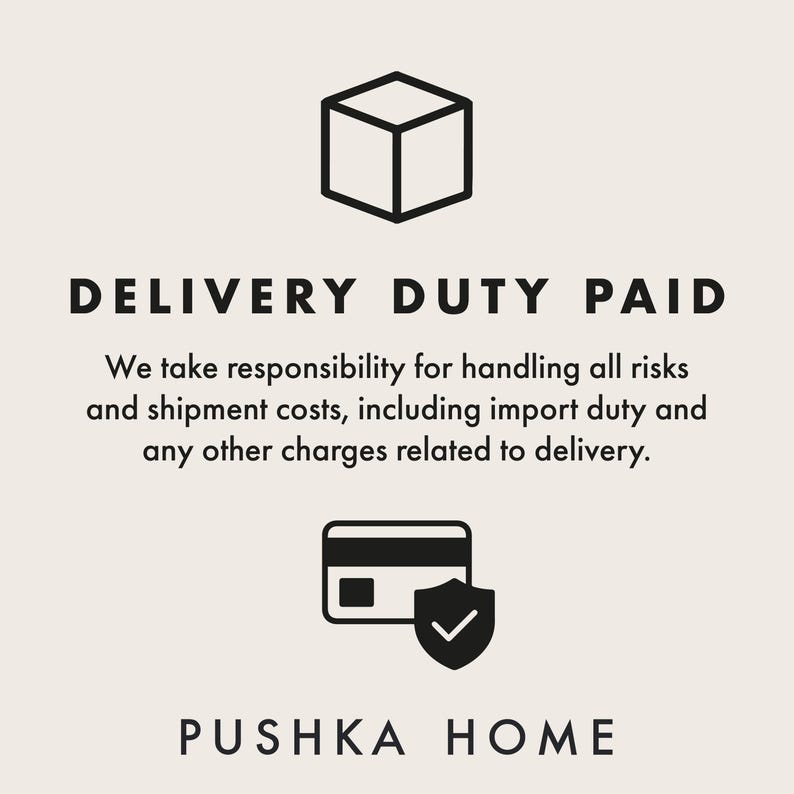 K&ouml;nnte beinhalten: Bild mit dem Text "DELIVERY DUTY PAID" und einer Grafik einer Box, einer Kreditkarte und einem Schild mit einem H&auml;kchen. Der Text besagt, dass der Verk&auml;ufer alle Risiken und Versandkosten &uuml;bernimmt. Der Markenname "PUSHKA HOME" steht unten.