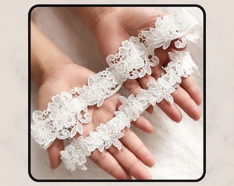 Set giarrettiera da sposa in strass di pizzo bianco. Set giarrettiera da sposa decorato con strass e perle. Set giarrettiera nuziale. Set lancio nuziale