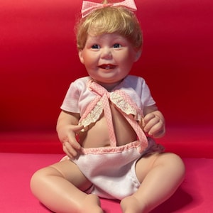 Vintage 1993 Ashton-Drake Porcelain Baby Doll – &quot;Cute As a Button&quot; by Titus Tomescu – Limited Edition with COA, Original Box & Tag