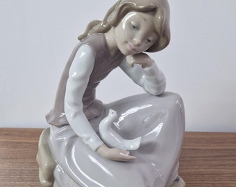 リヤドロ社製フィギュア「鳩を持つ少女」ナオ作 - Etsy 日本