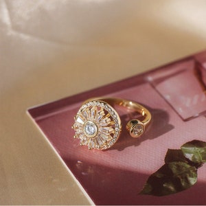 Diamond spinner spinning motion deals ring