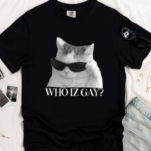Comfort Colors Who Iz Gay Cat Meme Shirt - LGBTQ Pride Gift