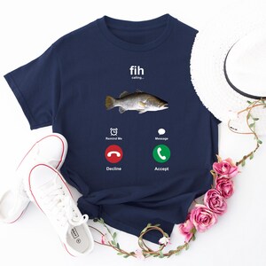 Camiseta divertida con mensaje de pez, camiseta irónica con meme de pez, camiseta sarcástica para pantalla de llamada entrante, ropa con estética extraña, camiseta humorística de pesca imagen 4