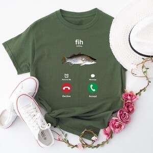 Camiseta divertida con mensaje de pez, camiseta irónica con meme de pez, camiseta sarcástica para pantalla de llamada entrante, ropa con estética extraña, camiseta humorística de pesca imagen 7