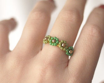 Adjustable green flower ring | Handmade beaded ring | Daisy floral ring | Aesthetic Dainty Jewelry | Gift for her | Wedding