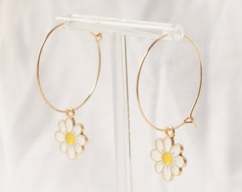 Daisy Hoop earrings , Daisy earrings, Daisy flower earrings, Beaded earrings, Flower earrings, Earrings with flower
