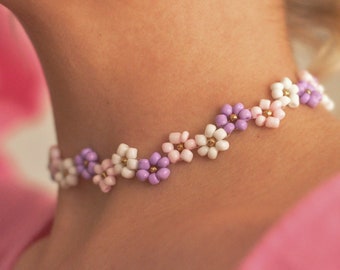 Flower Bead necklace, Daisy bead necklace, Daisy seed bead Necklace, Daisy Chain Necklace, White Flower Choker Short necklace