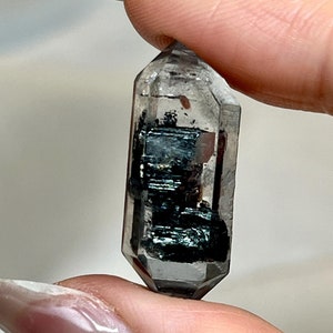 Super High quality 28mm Clear Double Terminated Quartz with J shape Black Hydrocarbon,Quartz Crystal Cluster,herkimer diamond