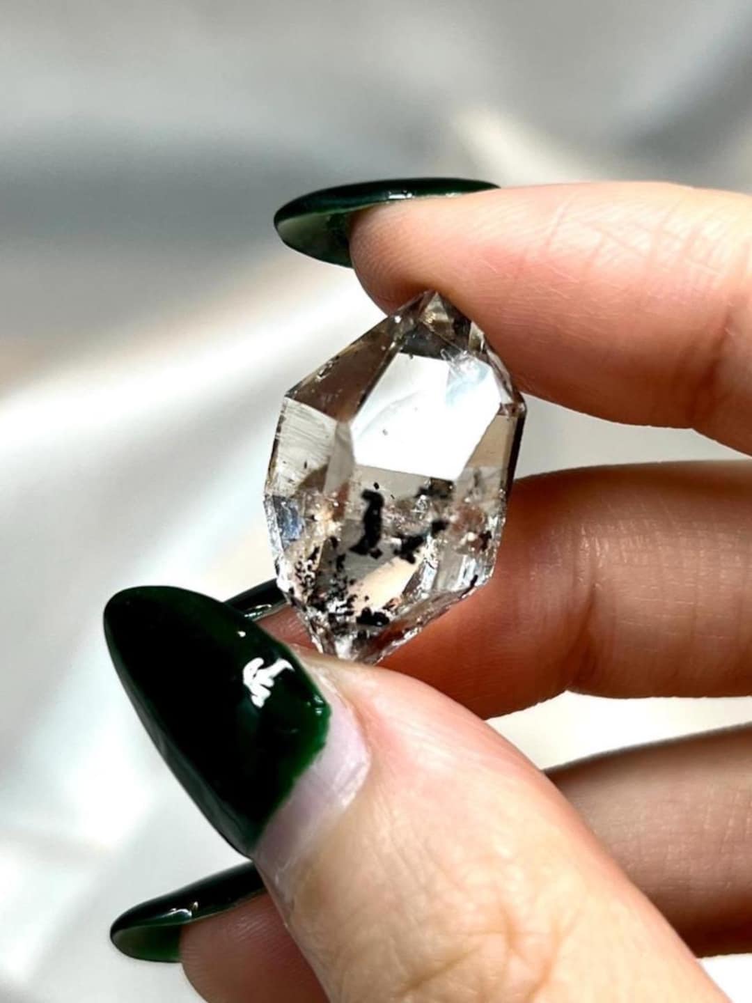 ハーキマー水晶 非常に高品質の透明なハーキマーダイヤモンド、水晶クラスター、両端が