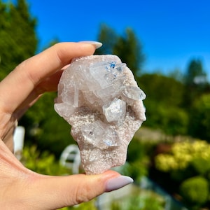 ZELDZAME hoogwaardige diamantapofylliet op roze chalcedoon, roze apofylliet, apofyllietcluster, waterheldere diamantapofylliet