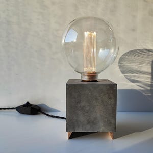 DiceGlow - Cat, concrete lamp / cat lamp, desk lamp, bedside lamp, dimmable lamp