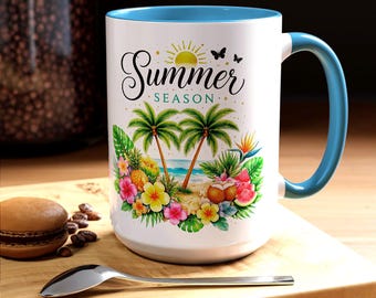 Taza de café con acento de palmera floral tropical de temporada de verano