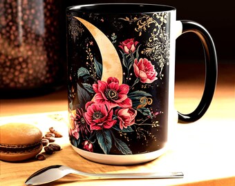 Taza de café con luna creciente y rosas rosadas / Cielo nocturno floral
