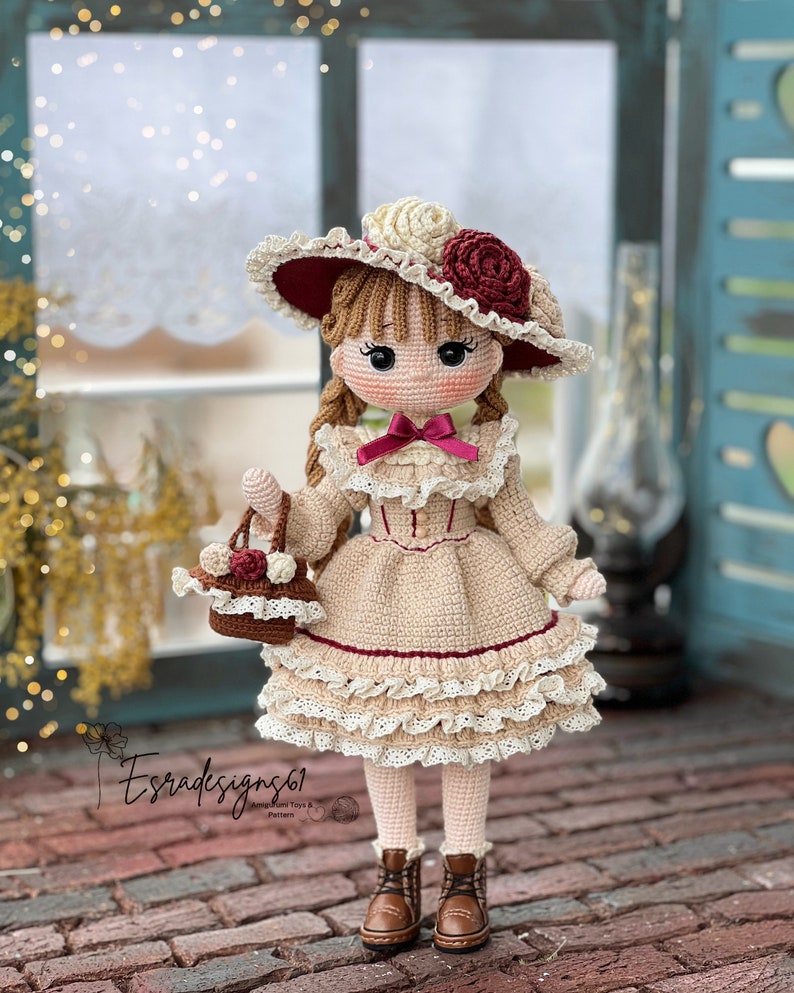 Josephine bambola modello inglese modello bambola vintage, bambola all'uncinetto, bambola a maglia immagine 4