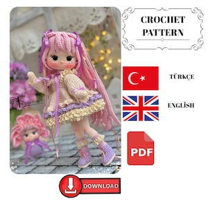 Puede incluir: Una muñeca de ganchillo hecha a mano con pelo largo rosa y un vestido de color claro con detalles morados. La muñeca lleva botas moradas y tiene una expresión dulce. La imagen también incluye el texto "CROCHET PATTERN" y "DOWNLOAD".